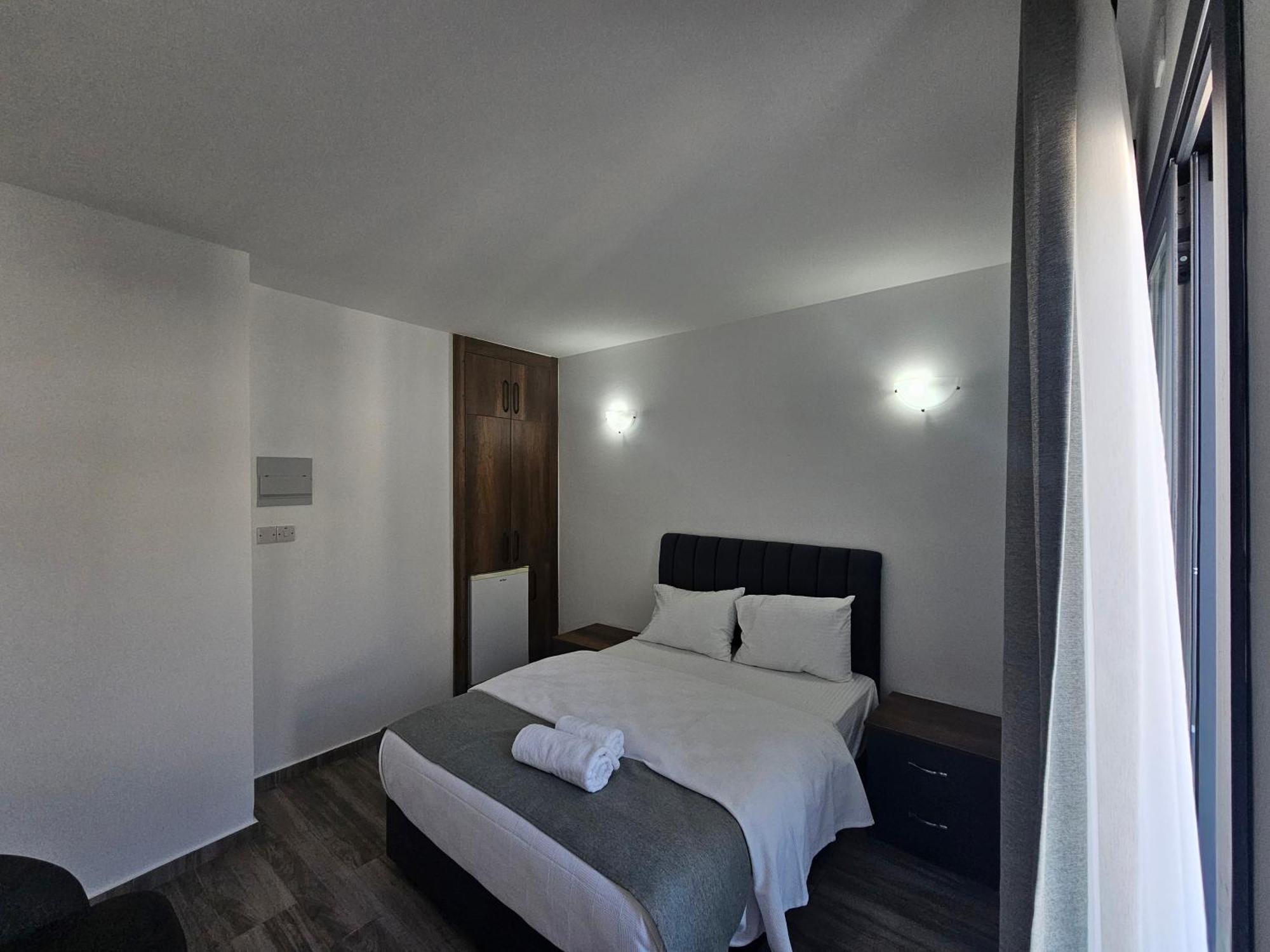 Cyprus Harbour Suites Kyrenia  Ngoại thất bức ảnh