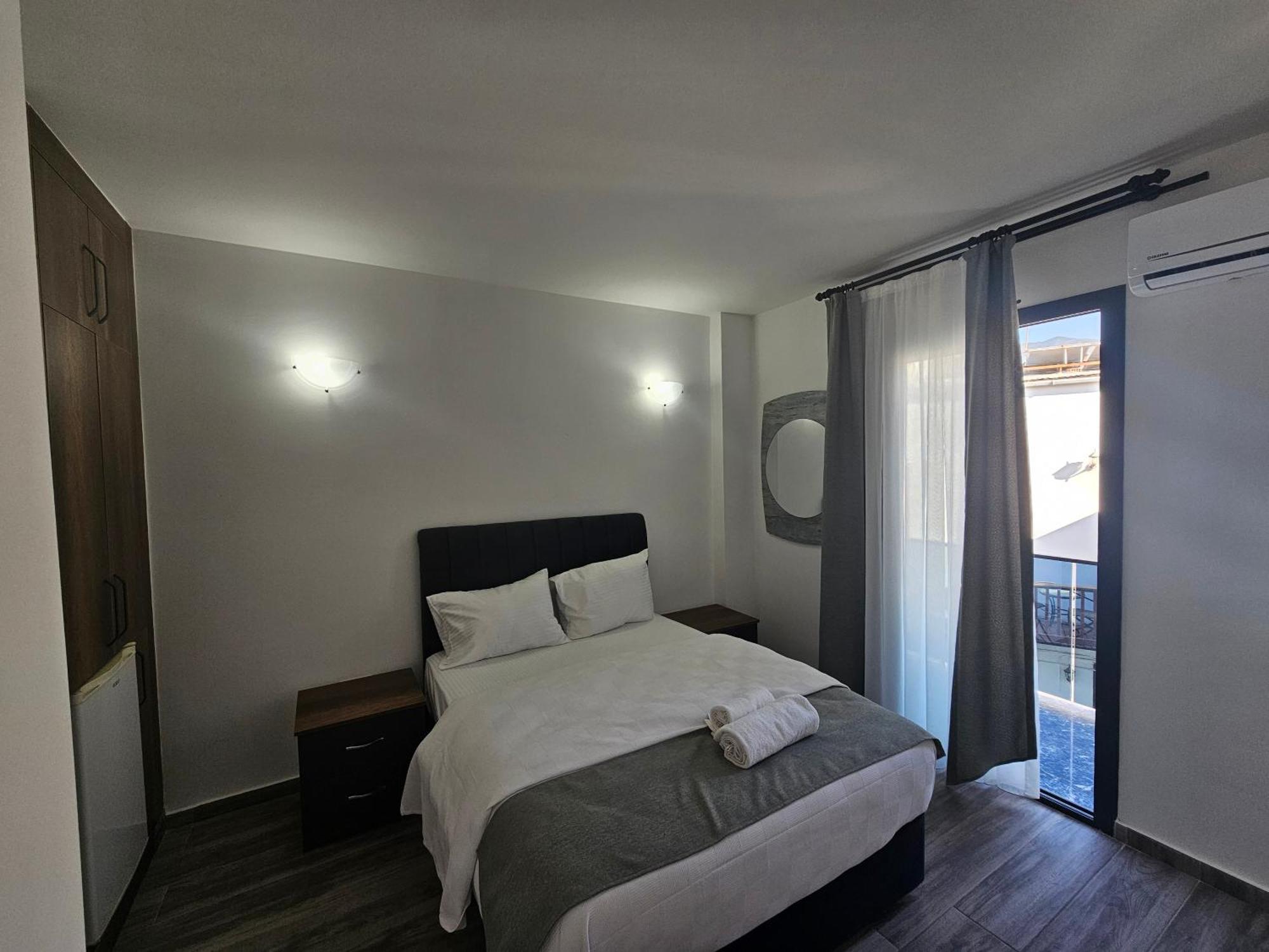 Cyprus Harbour Suites Kyrenia  Ngoại thất bức ảnh
