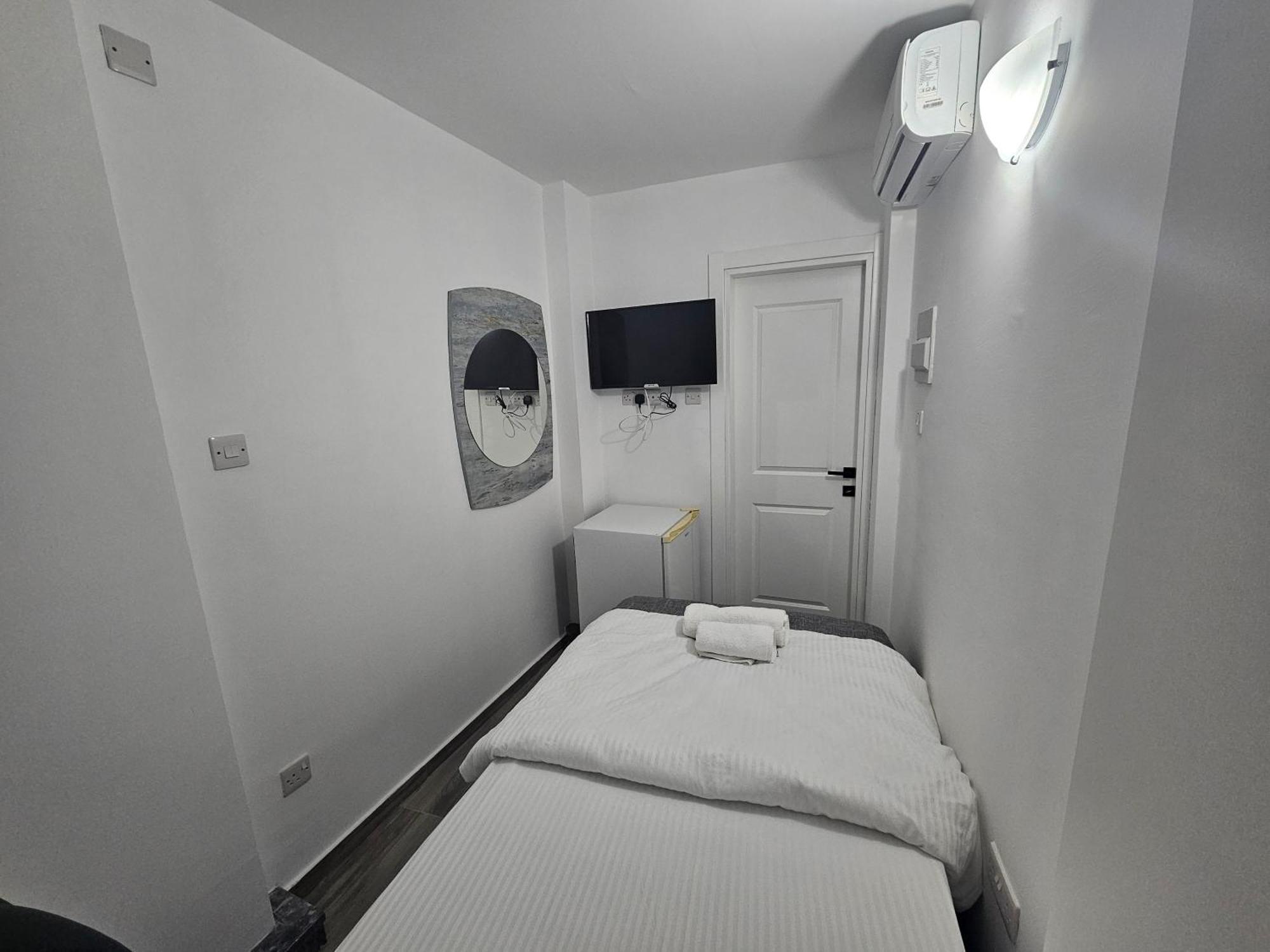 Cyprus Harbour Suites Kyrenia  Ngoại thất bức ảnh