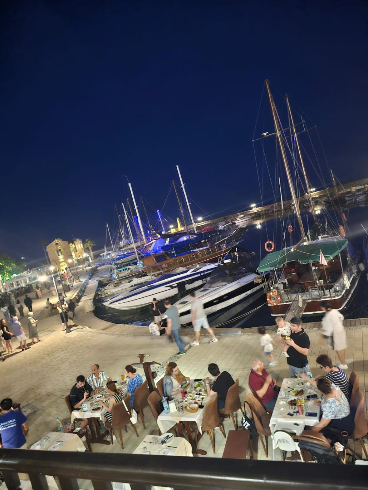 Cyprus Harbour Suites Kyrenia  Ngoại thất bức ảnh