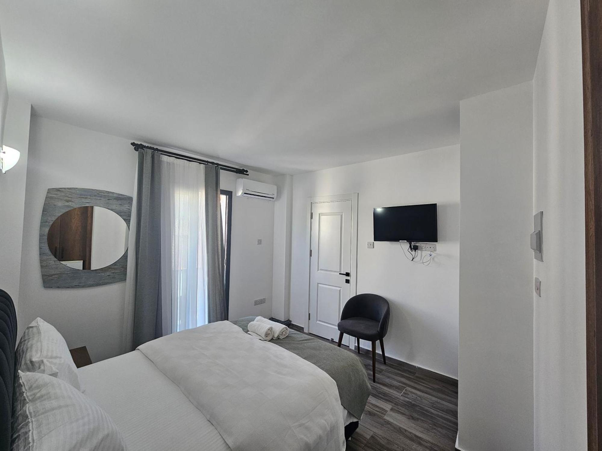 Cyprus Harbour Suites Kyrenia  Ngoại thất bức ảnh